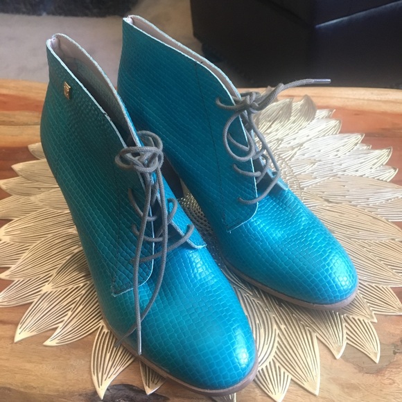 Loucos and Santos boot. Famous brand in Brazil. Leather - Size: 6 (fits size 7). - Picture 7 of 12